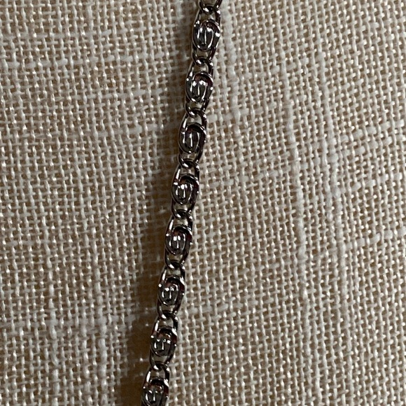 Silvertone Long Chain Easy Open and Close - Picture 3 of 16